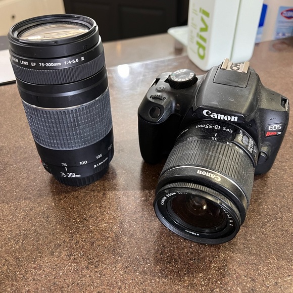 Canon rebel t6 bundle. Extra lens and bag included. - Picture 3 of 4